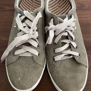 Women's Taos Shoes Size 9